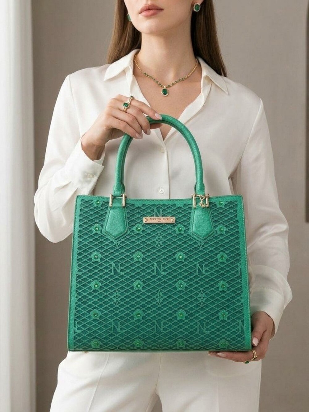 Nicoloe Gracie Tote- Multiple colors